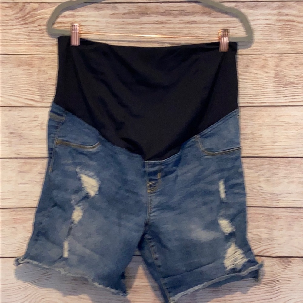 💜💜Isabel Maternity Distressed Bermuda Shorts Size 14